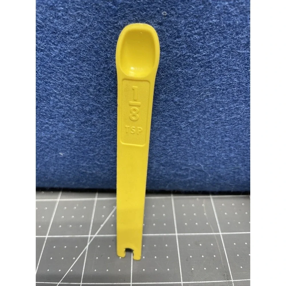 Tupperware 1266-3 Pale Yellow Measuring Spoon 1/8 Tsp Vintage